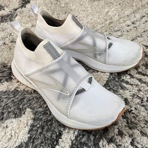 ⭐️limited edition⭐️ Brooks Levitate